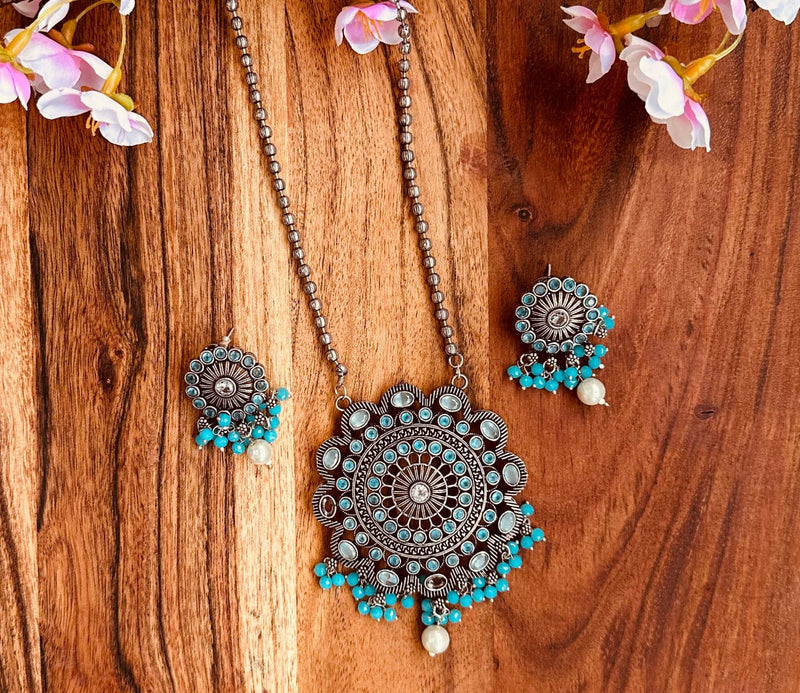 Turquise Stone Embedded Necklace Set